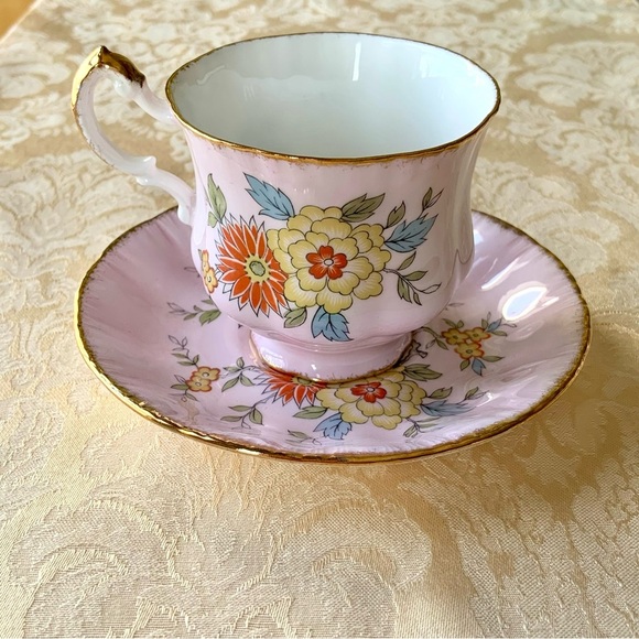 Paragon Oriental Series china cup and saucer - Picture 2 of 9